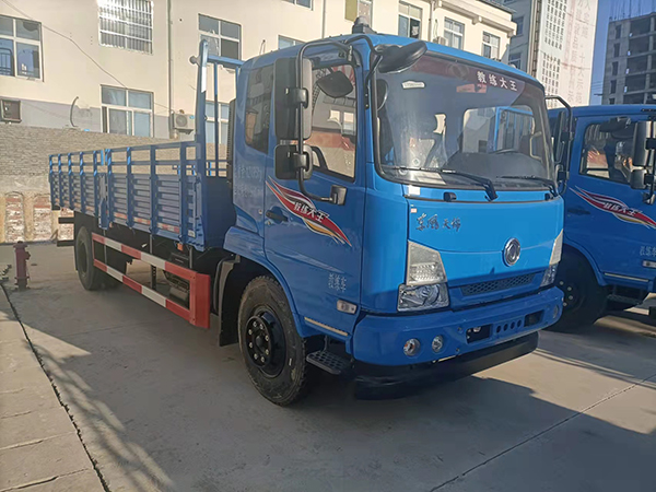 教練車(chē)發(fā)動(dòng)機(jī)加多少機(jī)油最合適？